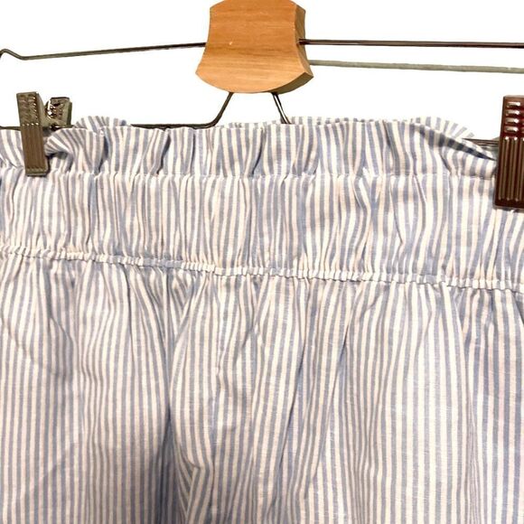 NWT Southern Tide Emmie Skip Stripe Short in Size Medium - Picture 7 of 11